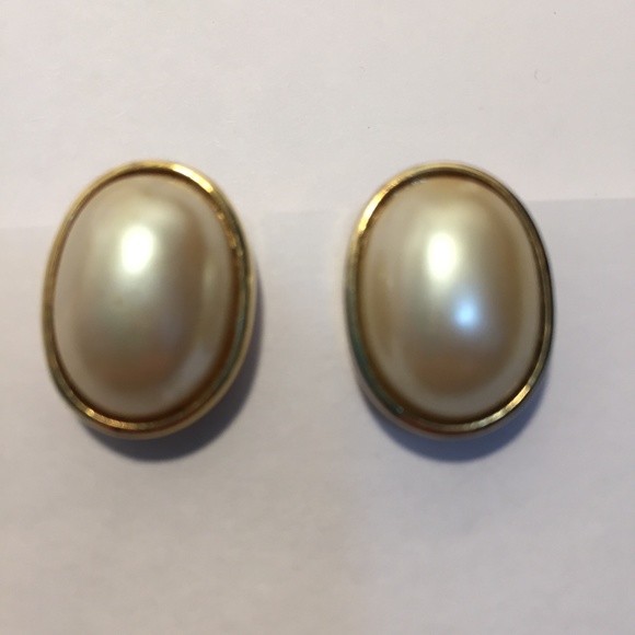 Vintage LC Clip On Earrings Granny Chic - Picture 2 of 6